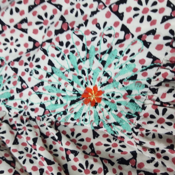 Umgee Ballon Sleeves embroidered baby doll blouse - Picture 6 of 10